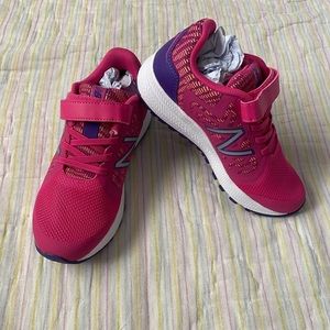 Girls size 2 brand new new balance tennis shoes with Velcro close!